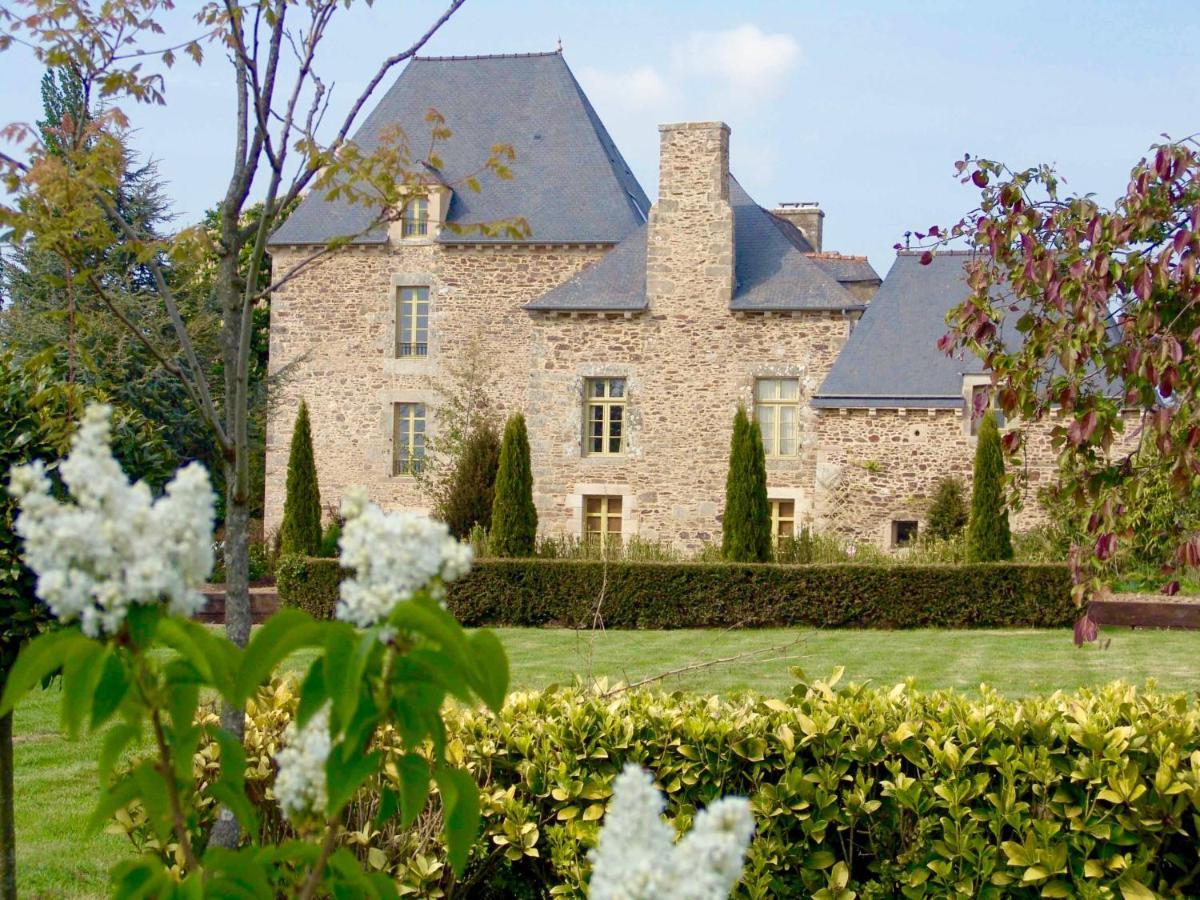 Gite La Passerelle - Manoir Le Plessix Madeuc Corseul Exterior photo